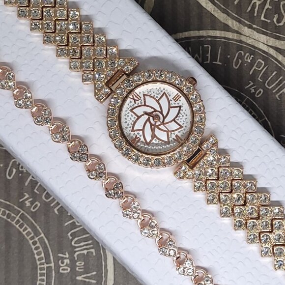 NWOT | 2pc | Roman Numeral Flower Quartz Watch & Matching Heart Bracelet - Picture 1 of 6
